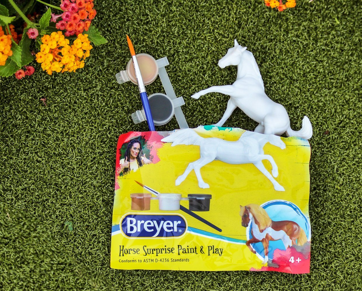 BREYER HORSE SURPRISE PAINT & PLAY