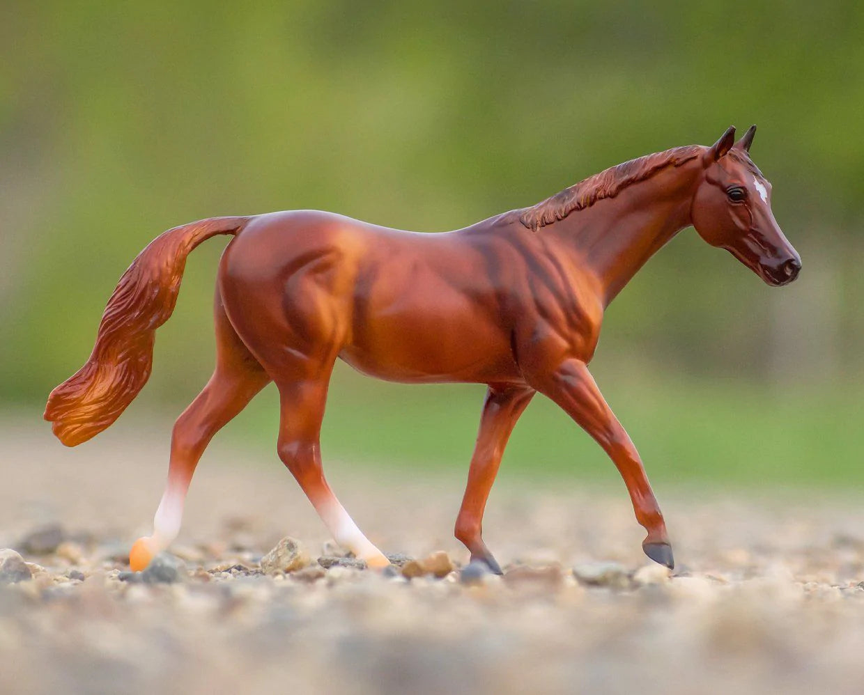 BREYER FREEDOM SERIES COPPERY CHESTNUT THOROUGHBRED